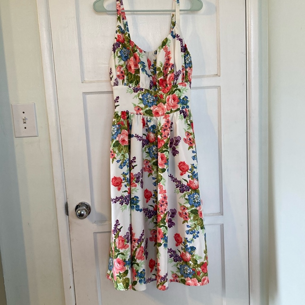 BACKLOT Vixen White Floral Ingenue